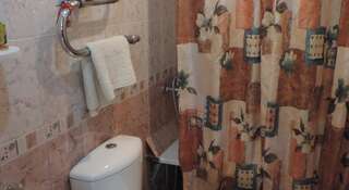 Гостиница Бамбук-Сочи Сочи Семейный номер с ванной комнатой-3
